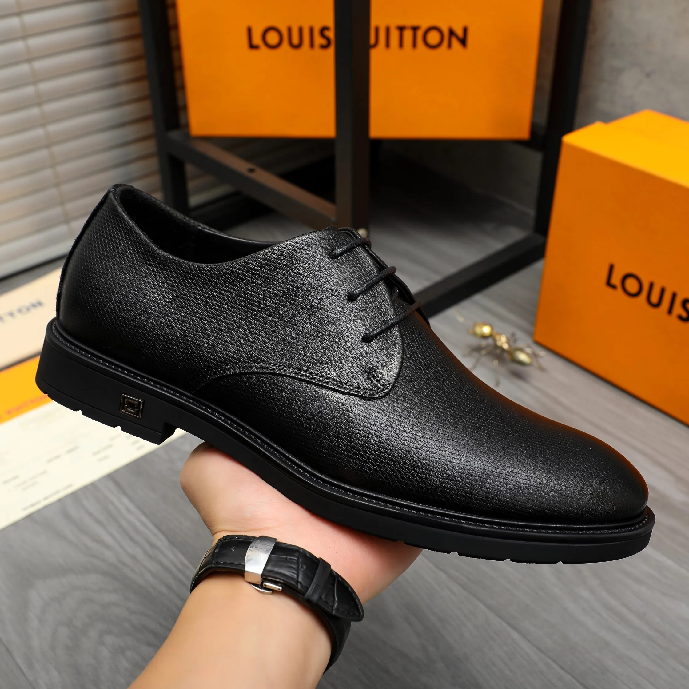 Men's shoes 💰p442 Product trademark: LV (Louis Vuitton) business lace-up leather shoes Regular size: 38-46 (45.46 custom-made, non-returnable) Product materials: Selected vertical grain cowhide upper, cowhide lining, rubber outsole